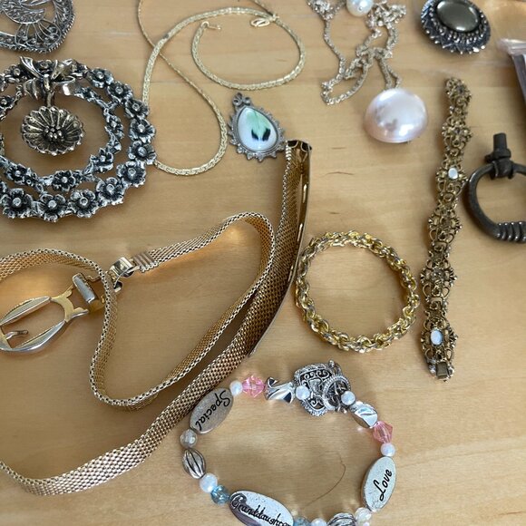 ESTATE SALE JEWELRY LOT - UNKNOWN REMAINDER - Picture 3 of 5